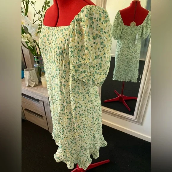 Size 16 ForeverNew Curve square neck puff sleeves dress in pistachio dit… - Picture 7 of 12